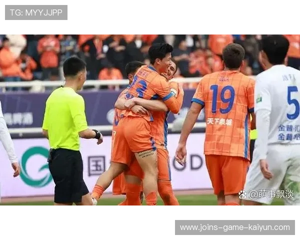 穆里尼奥怒摔水瓶片段流出：裁判快气哭